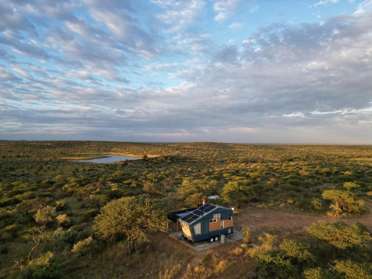 Bellatiny, Tiny House & Gypsy Wagon Lägenhet Ondekaremba Exteriör bild